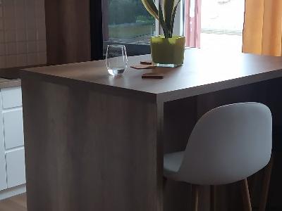 krzesełka przy stoliku kuchennym